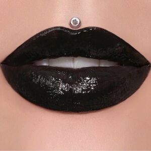 ⭐️ Jeffree Star Supreme Gloss Weirdo Black
Full Pigment Lipgloss